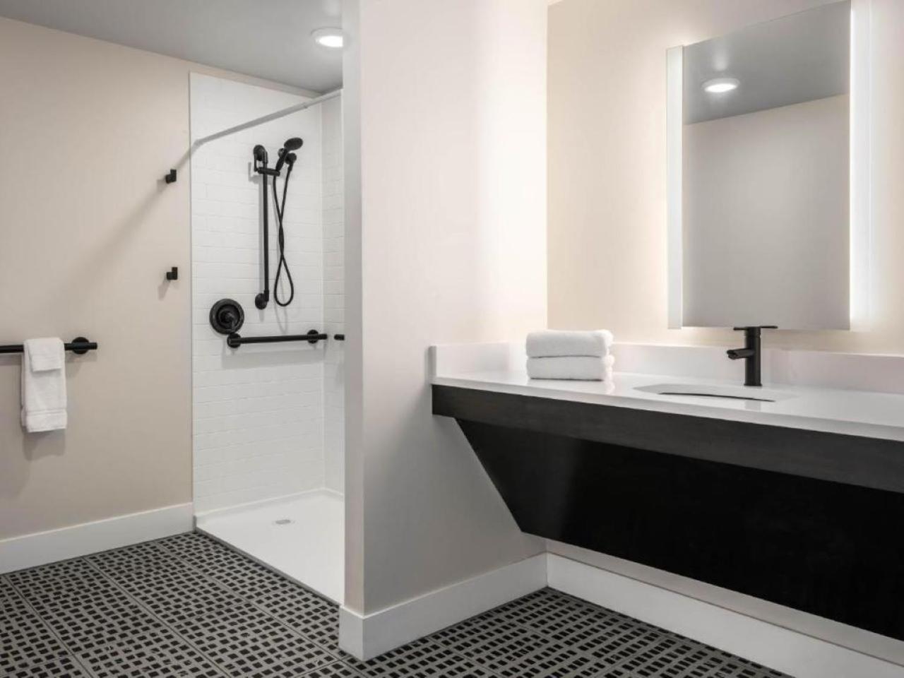 Holiday Inn Express St. Louis Central West End By Ihg Bagian luar foto