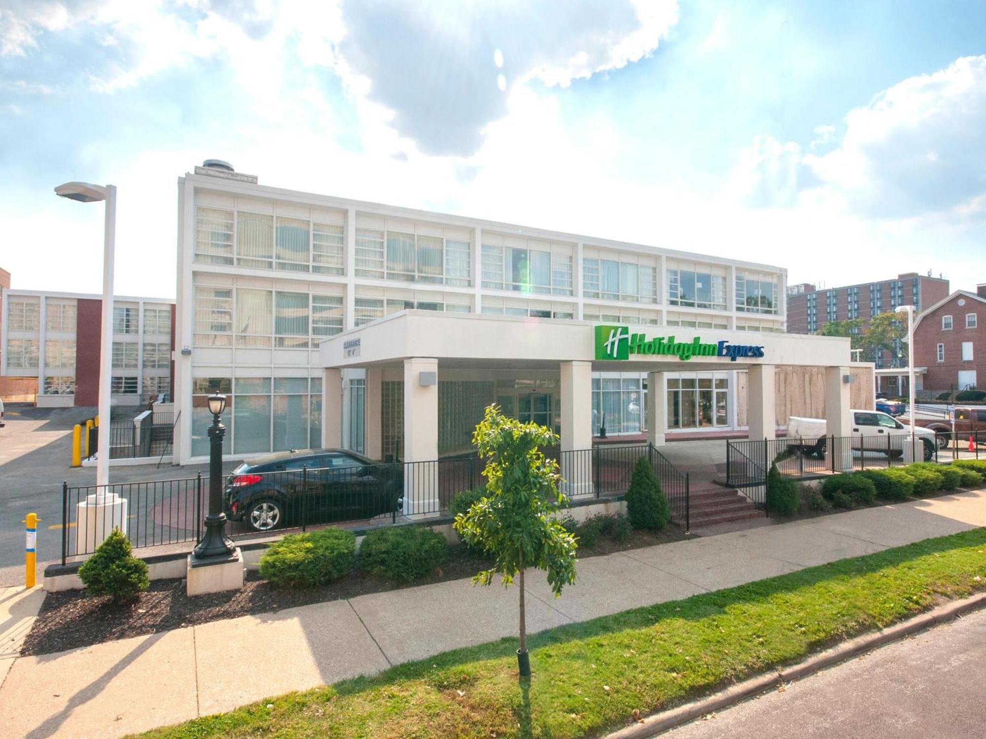 Holiday Inn Express St. Louis Central West End By Ihg Bagian luar foto