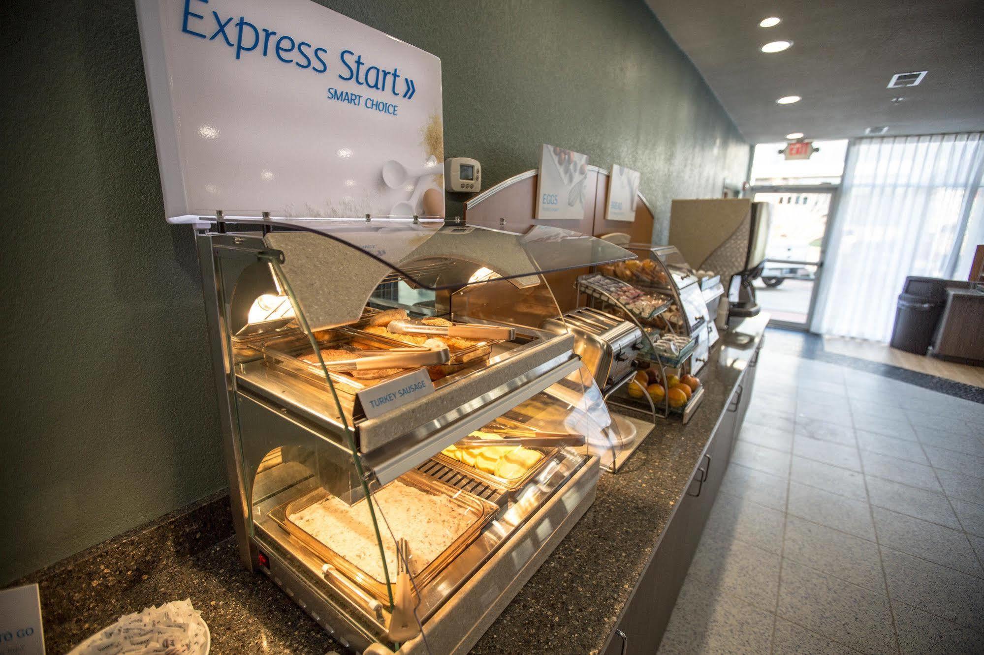 Holiday Inn Express St. Louis Central West End By Ihg Bagian luar foto